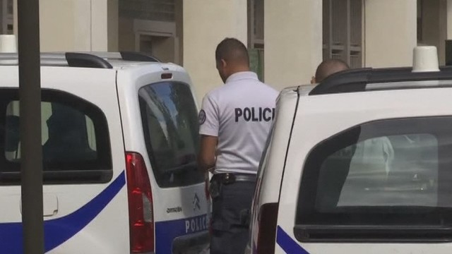 Paryžiuje automobilis rėžėsi į karių grupę, dviejų iš šešių sužeistųjų būklė sunki