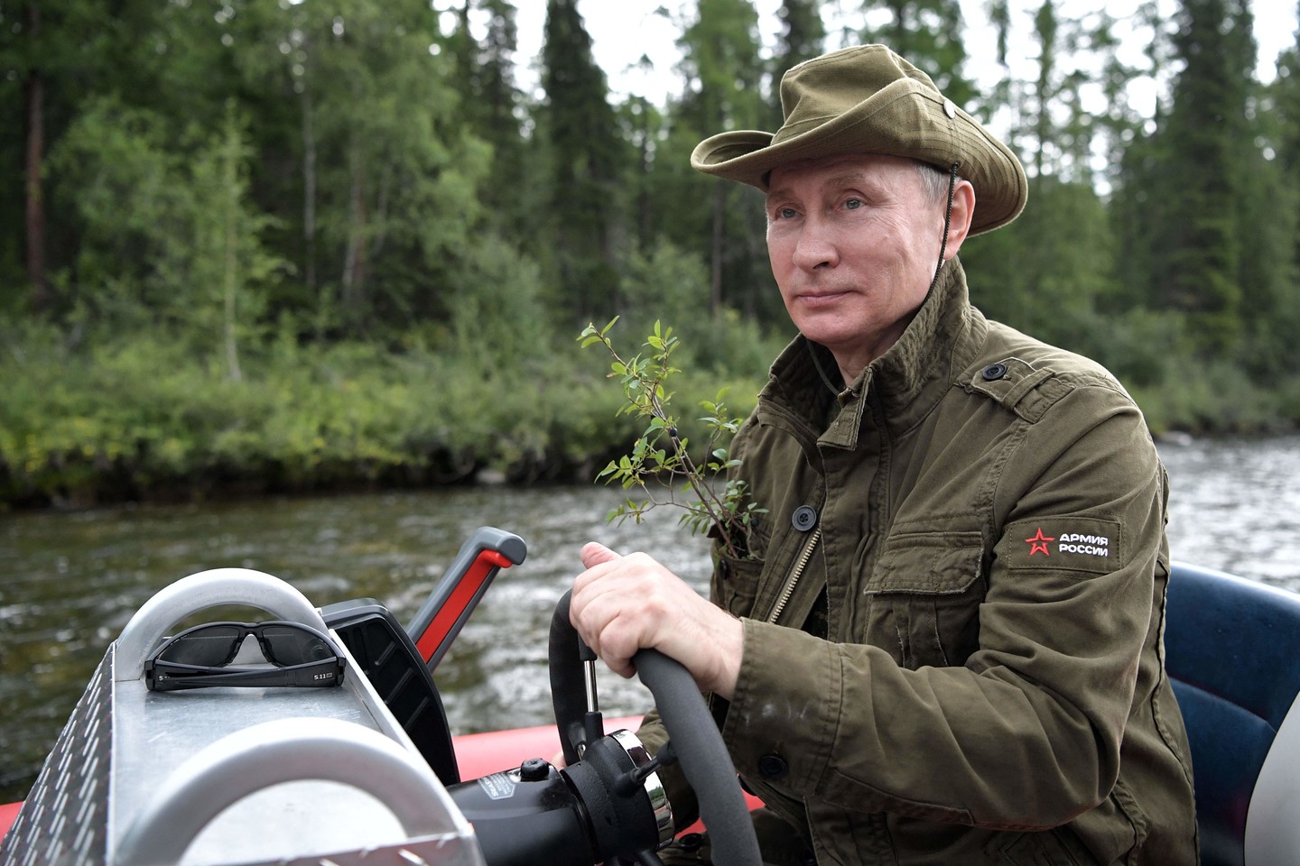  V.Putinas laisvą laiką leido žvejyboje. <br> AFP/„Scanpix“ nuotr.