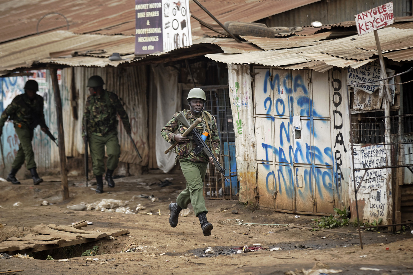  Kenijoje dėl rinkimų prasiveržė smurtas.<br> AP nuotr.