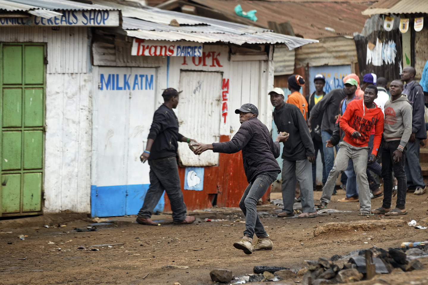  Kenijoje dėl rinkimų prasiveržė smurtas.<br> AP nuotr.