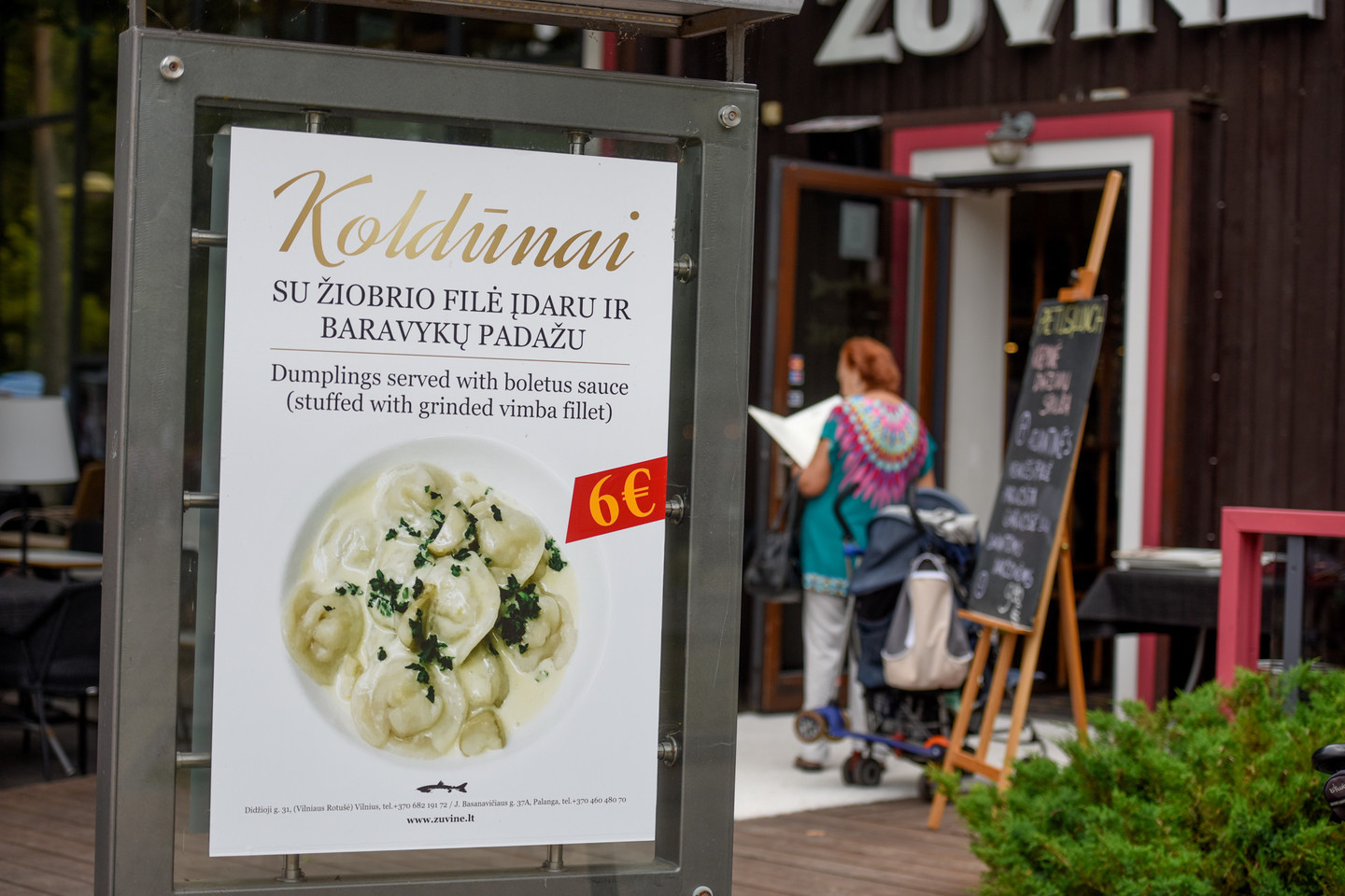 Pasirodo, pasižvalgius ir pasiklausius, papietauti Palangoje galima tikrai nebrangiai. <br> D.Umbraso nuotr.
