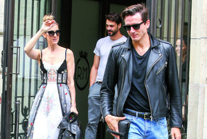 Pernai vyrą palaidojusi Celine Dion mėgaujasi šokėjo draugija