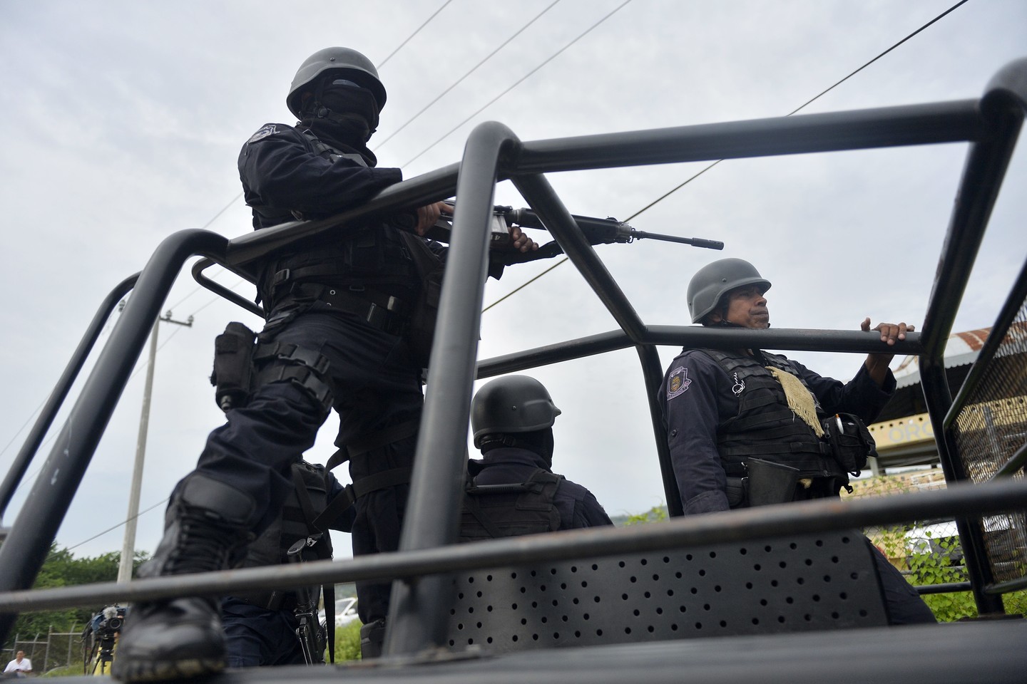 Meksikoje ketvirtadienį per kalėjime kilusias riaušes, kurių metu vienos gaujos nariai savo priešininkus badė peiliais ir talžė strypais, žuvo devyni kaliniai, pranešė pareigūnai.