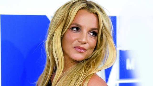 Per Britney Spears pasirodymą į sceną įsiveržė ginkluotas vyras 