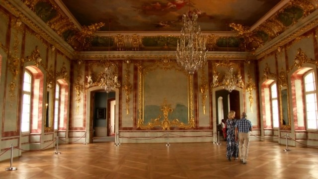 Baroko stiliaus dvaro rūmai Latvijoje lankytojus žavi ypatingu rožynu
