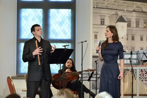 Senosios muzikos spektaklyje apie meilę ir išsiskyrimą pasakos akys