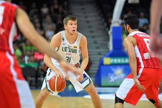 Rokas Giedraitis palieka Lietuvos krepšinio rinktinę