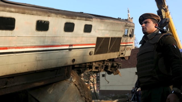 Mirtimi paženklintas 2 traukinių susidūrimas Egipte: žuvo mažiausiai 21 žmogus