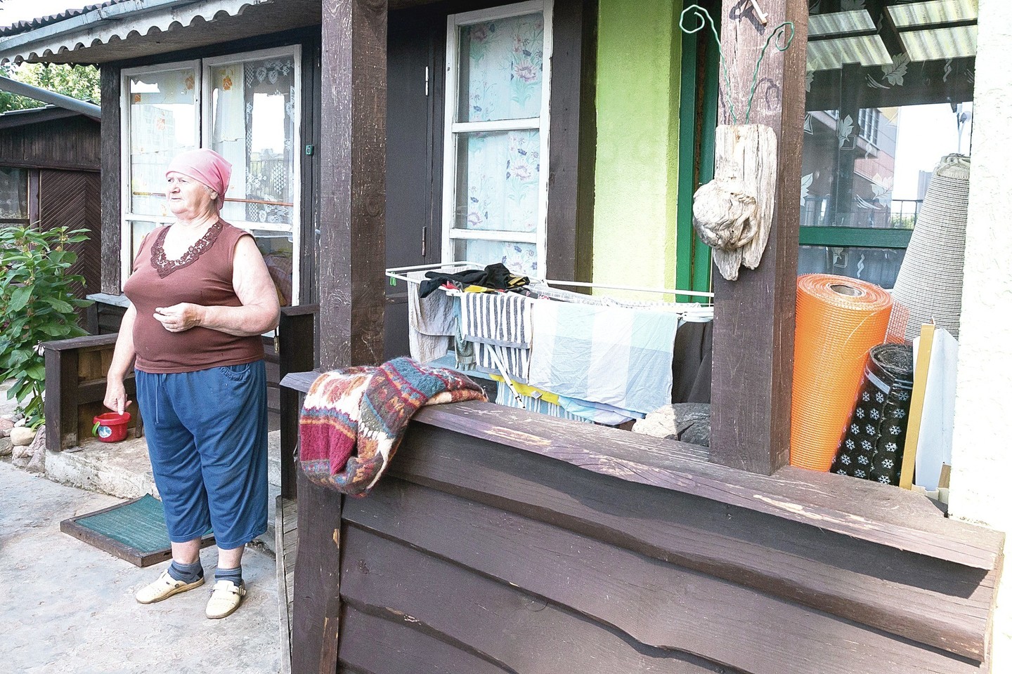 J.Oželo dėl gaidžio giedojimo nenorėtų pyktis su daugiabutyje gyvenančiais kaimynais. Jeigu šis paukštis ateityje dar plyšos, moteriai jį teks kišti į puodą.