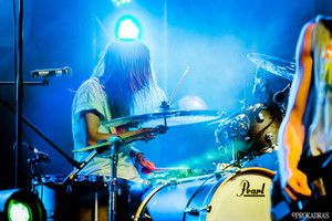  „Roko naktyse“ pasirodžiusios pašėlusios „Repetitor“ muzikantės: „Pusryčiams valgome traškučius!“