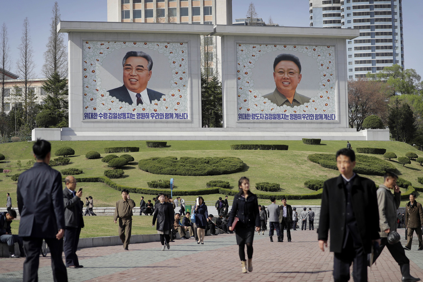  Lyderio kultas padeda Kim Jong-unui išlaikyti valdžią savo rankose.<br>AP nuotr.