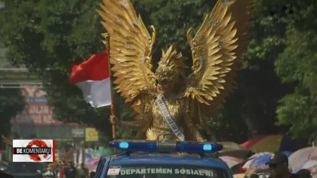 Indonezijoje minias žavėjo mados karnavalo dalyvių kostiumai