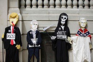 Baltieji rūmai gina Donaldo Trumpo reakciją į smurtą Virdžinijoje