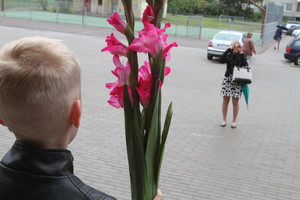 Rugsėjo pirmąją daugiau tėvų galės palydėti vaikus į mokyklą