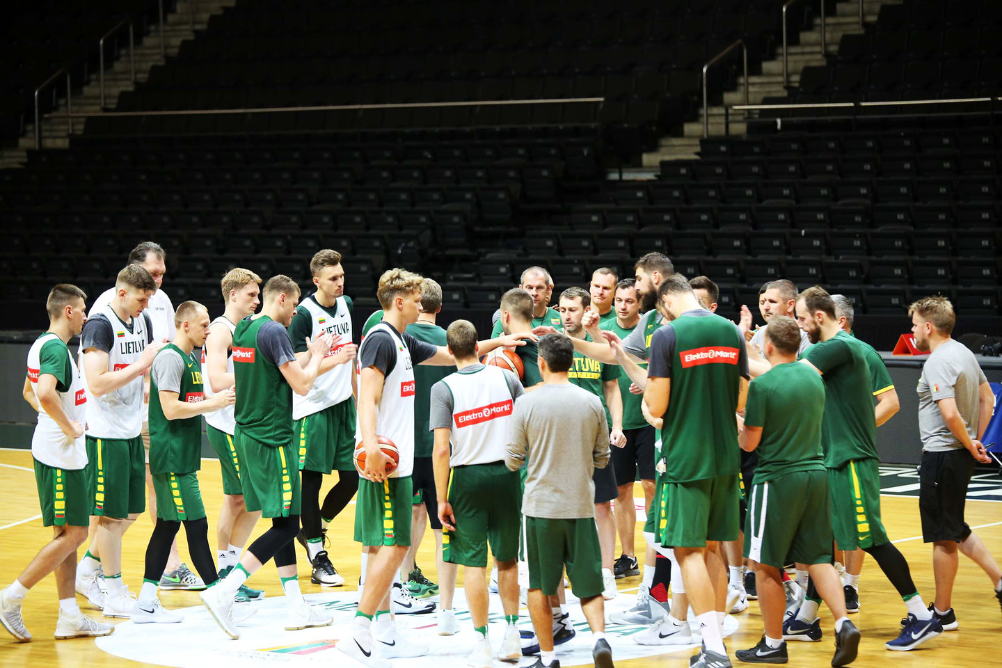 Rinktinė ruošiasi kovai prieš prancūzus<br> M.Patašiaus nuotr.