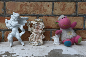 Nužmogėjimas: motina spyrė trimetei dukrelei į galvą