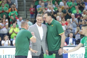 Lietuva dėkoja Robiui: karjerą baigęs krepšininkas pagerbtas Kaune