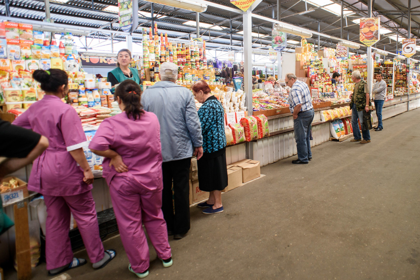 Iš Vakarų šalių čia atvykstantiems turistams tokie turgavietė pasirodytų tikrai egzotiška, mat čia tikrų tikriausia kvapų, spalvų ir tautybių maišalynė.<br> D.Umbraso nuotr.