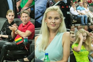 Rinktinę Kaune palaikė ir Egidijus Dragūnas su nauja meile, ir gražuolės krepšininkų žmonos