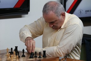 Po stebinančio Garry Kasparovo sugrįžimo – pagyros šachmatų legendai