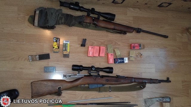 Vilniaus r. rasta neteisėtai laikomų ginklų, šaudmenų ir kitų draudžiamų daiktų