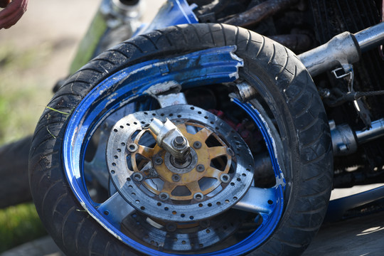 Molėtų rajone nukentėjo pareigūnų nepraleidęs motociklininkas 