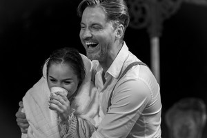 Iglės vaizdo klipo filmavimo užkulisiai: iš šalčio negalėjo dainuoti