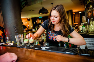 Neįtikėtini arbatpinigiai, kuriais Lietuvoje švaistosi ne tik rusai, bet ir lietuviai 