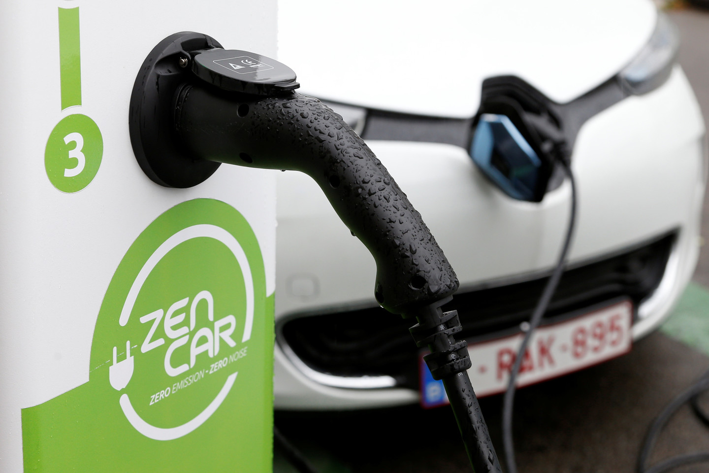 Žvelgiant į transporto vystymosi tendencijas, galima teigti, kad ateitis priklauso savivaldžiams alternatyviąja, žaliąja, energija varomoms transporto priemonėms.
