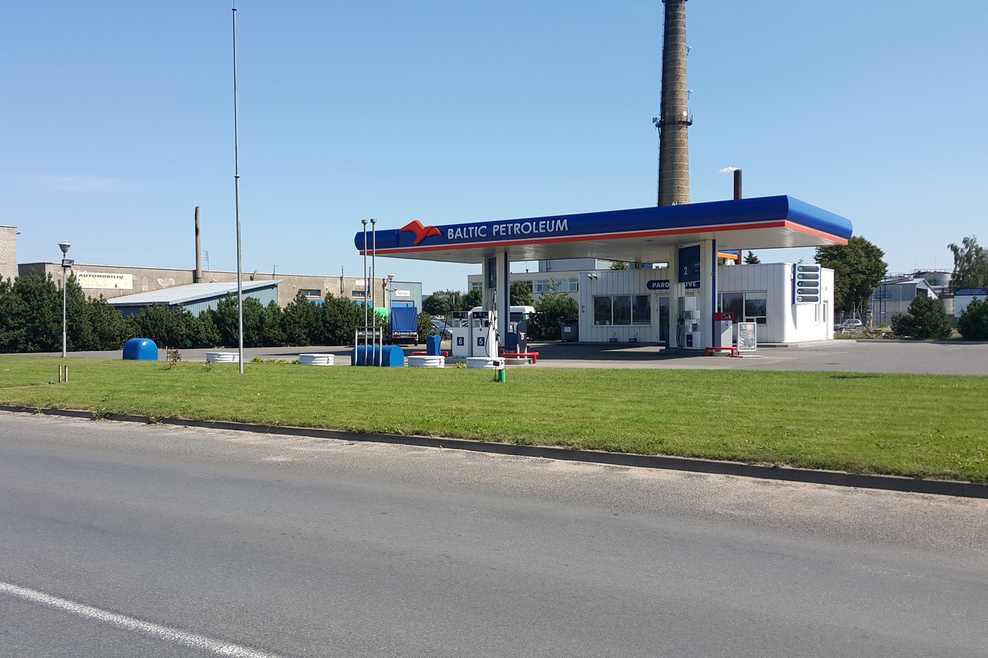 Šilutės degalinėje nutekėjo dujos, teko evakuoti žmones.