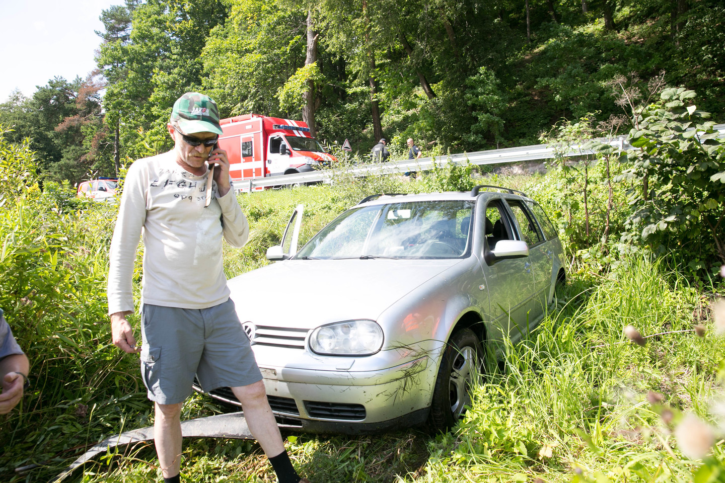 Vilniuje į Nerį įskriejo automobilis, prireikė narų.