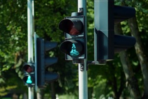 Kaip būti saugiam važinėjant dviračiu mieste? Patarimai, kurių negalima ignoruoti