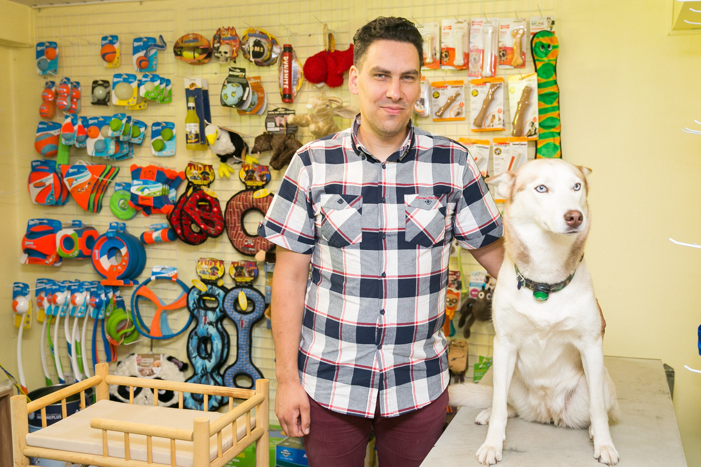 Visgi tradiciškai populiariausios prekės yra maistas šunims, įranga bėgiojimui ir papildai. <br>T.Bauro nuotr.