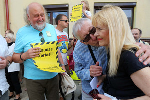 Kauniečiams gaila medžių: protestavo tyla ir išradingais plakatais