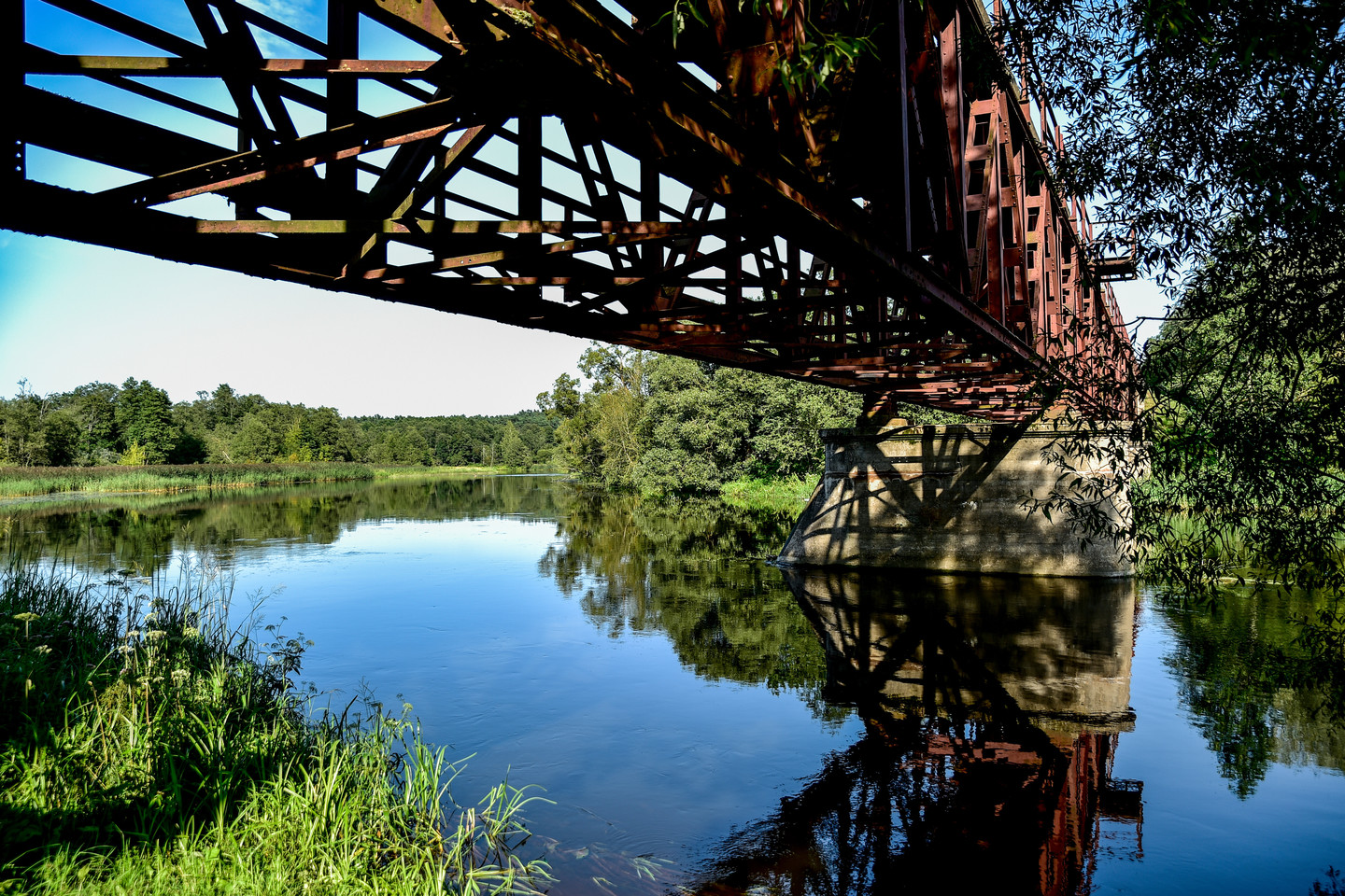  Anykščių geležinkelio tiltas per Šventosios upę, perstatytas po karo, yra didžiausias siaurojo geležinkelio tiltas, naudojamas ir dabar.<br> V.Ščiavinsko nuotr.
