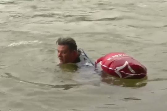 Sugalvojęs neįprastą būdą, kaip aplenkti eismo spūstis, vyras tapo garsenybe