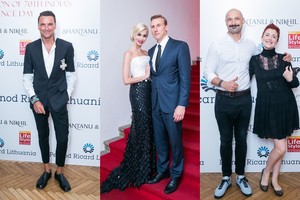 Garsenybių apsuptyje iškilmingai paminėtos 70-osios Indijos nepriklausomybės metinės