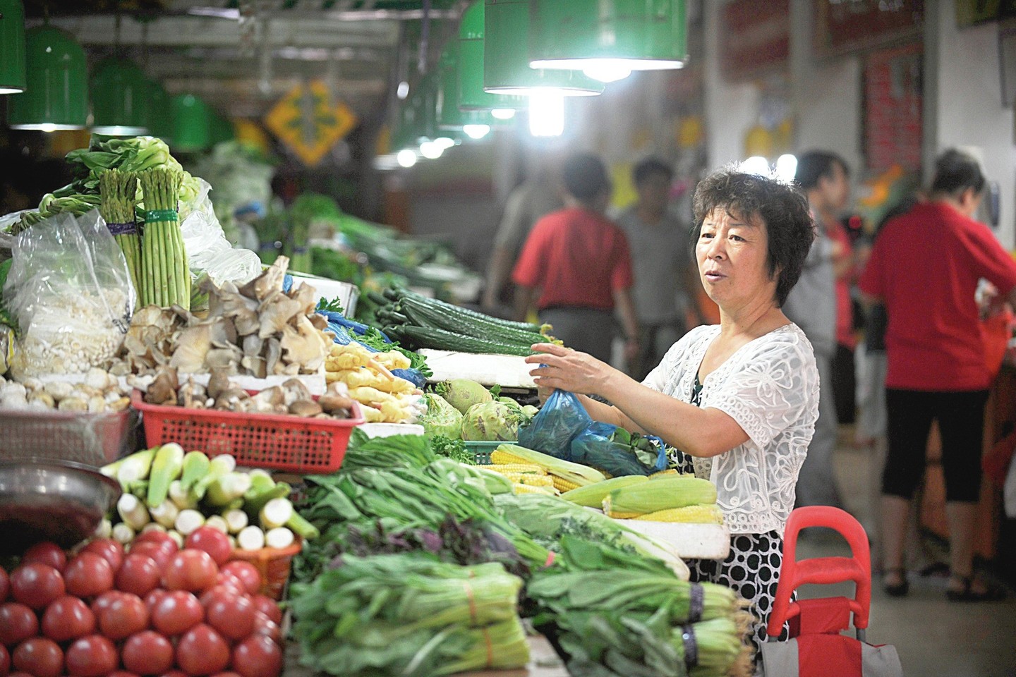 Sveikų, ekologiškų produktų paklausa Kinijoje kiekvienais metais vis didėja. Į šį sektorių veržiasi ir lietuvių verslininkai.<br>AFP/„Scanpix“ nuotr.