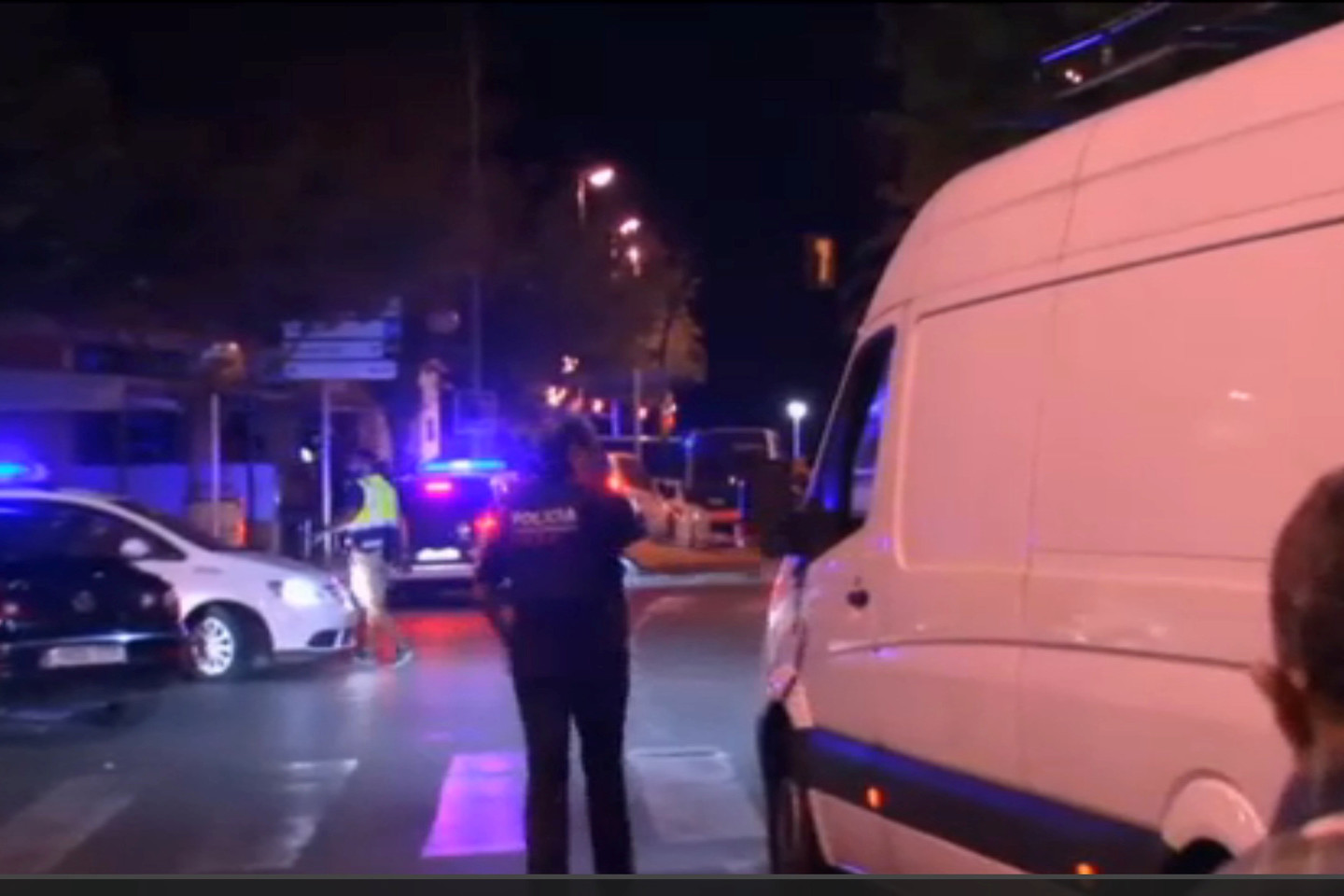  Policija nukovė penkis teroristus Kambrilse.<br> „Reuters“/„Scanpix“ nuotr.