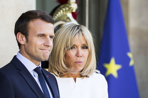 Emmanuelio Macrono sprendimas dėl žmonos statuso užrūstino prancūzus