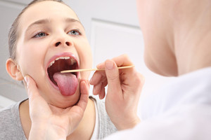 Nauja internetinė mada: šleikštulį keliantys medicininiai vaizdo klipai