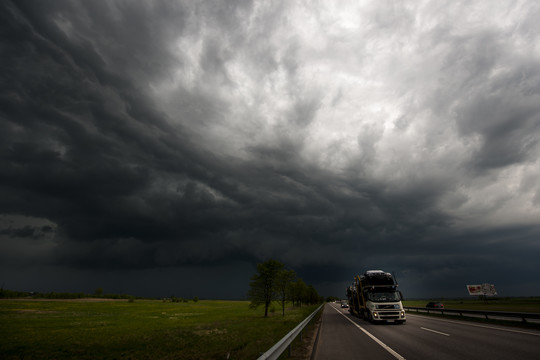 Gražūs orai baigsis. Savaitgalį gresia škvalas ir kruša