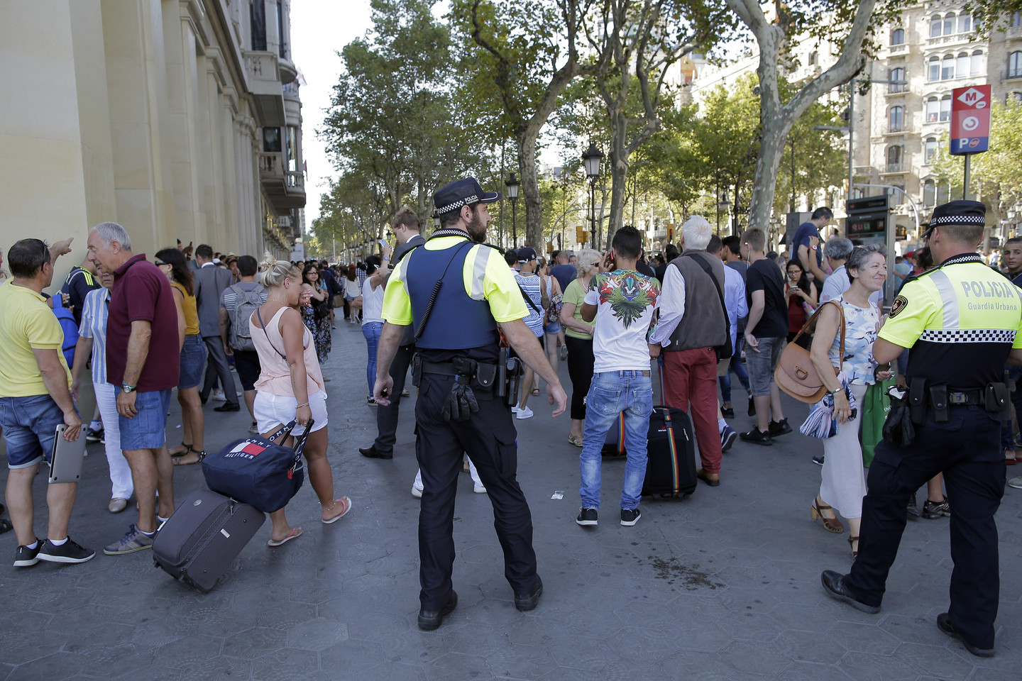 Barselonoje teroristai nukreipė furgoną į žmones.<br>AP nuotr.