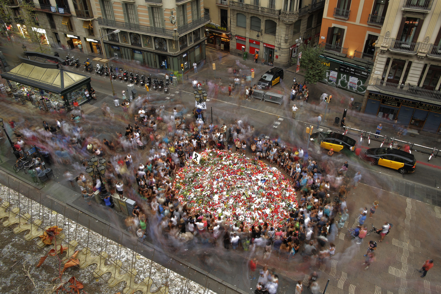  Teroras Barselonoje paveikė visą pasaulį.<br> AP nuotr.