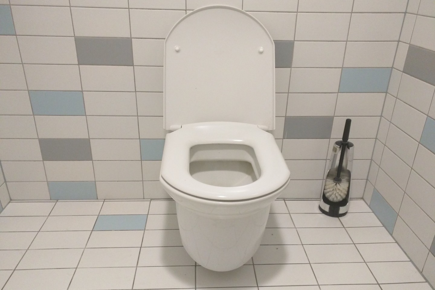 Indijoje leista išsiskirti moteriai, kurios sutuoktinis atsisakė namuose įrengti tualetą.