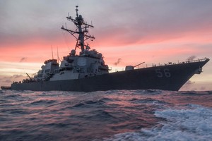 Prie Singapūro susidūrus JAV minininkui ir tanklaiviui dingo 10 jūreivių