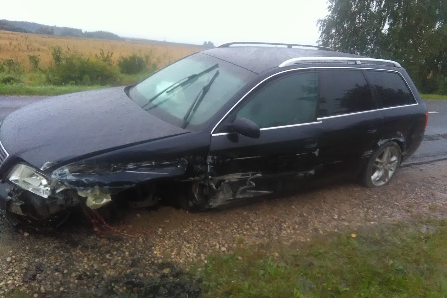 Du girtuokliai Ukmergės r. negalėjo sutarti, kuris iš jų sudaužė „Audi A6“.