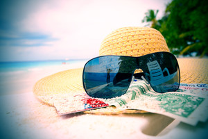 Atostogų dilema: egzotiškai kelionei taupyti ar pasiskolinti?