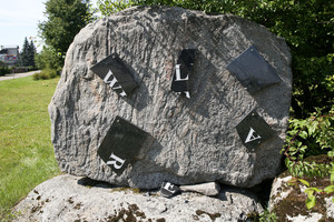 Lentelė su lenkišku užrašu net ir sudaužyta kelia aistras