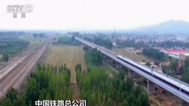 Kinija vėl paleis greičiausius pasaulyje traukinius